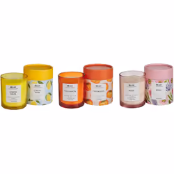 Set di 3 candele aromatiche. Sperimenta il calore di questo trio di squisite candele in cera di soia. Racchiuse in un elegant ...