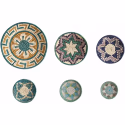 Splendido set di decorazioni da parete. Eleva l'aspetto della tua casa con questo vivace set di piatti decorativi. Realizzati ...