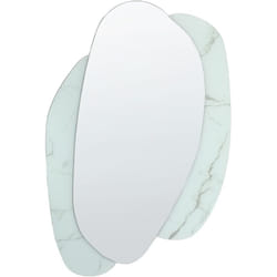 Beliani - Specchio decorativo da parete Stile moderno da appendere Effetto marmo 80 x 117 cm Bianco Pannes
