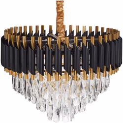 Lampadario con accenti neri. Questo lampadario dorato impreziosito da sottili accenti neri è un lussuoso centrotavola per qua ...