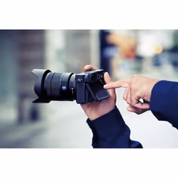 Sony α Alpha 6400 con obiettivo 18-135mm, mirrorless APS-C con Real-Time Eye AF - Vista aggiuntiva 5