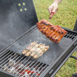 Innovagoods - 4899888114116 Tappetino Antiaderente per Forno e Barbecue, in Fibra di Vetro, Nero, 33 x 40 x 2 cm, 2 unità