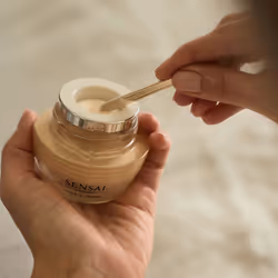 Sensai Ultimate The Eye Cream Crema per contorno occhi Donna 15 ml - Vista aggiuntiva 4