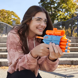 Nerf Elite 2.0 Prospect QS-4, blaster con 8 dardi originali Elite, può contenere fino a 4 dardi, mirino telescopico fisso - Vista aggiuntiva 6