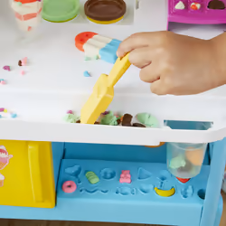 Play-Doh Il Super Camioncino dei Gelati, playset con cucina di grandi dimensioni con suoni realistici, 27 accessori, 12 vasetti di pasta da modellare atossica, giocattolo per bambini dai 3 anni in su - Vista aggiuntiva 7