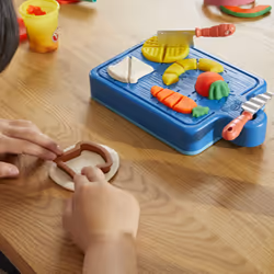 Play-Doh Il Mio Primo Set da Chef, 14 accessori finti da cucina, giocattoli per bambini e bambine dai 3 anni in su, attività manuali per età prescolare - Vista aggiuntiva 4