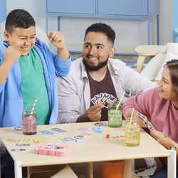 Hasbro Gaming Piggy Piggy, gioco di carte divertente per famiglie, da 2 a 6 giocatori, dai 7 anni in su - Vista aggiuntiva 8