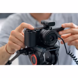 Sony α Alpha ZV-E10L - Mirrorless Vlog ad ottiche intercambiabili, sensore APS-C e obiettivo Power Zoom 16-50mm f / 3.5-5.6 (schermo ad angolazione variabile per vlog, video 4K, Real-time Eye Autofocus) - Vista aggiuntiva 7