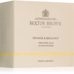 Il sapone solido Molton Brown Orange & Bergamot rappresenta un prodotto per l’igiene di alta qualità. Lava efficacemente la p ...
