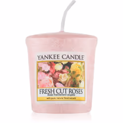 La candela votiva Yankee Candle Fresh Cut Roses profuma la tua casa con una fragranza meravigliosa per creare un'atmosfera ac ...