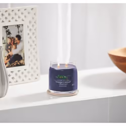 Yankee Candle Lakefront Lodge candela di cera Cilindro Legnoso Blu 1 pz