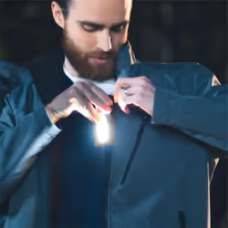 NEBO TiNO Nero Torcia elettrica con supporto magnetico LED