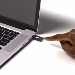 Yubico YubiKey 5 NFC FIPS - Vista aggiuntiva 5