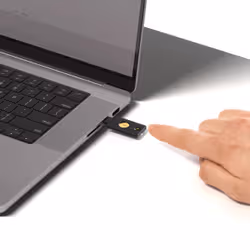 Yubico 8880001089 autenticatore di hardware - Vista aggiuntiva 3