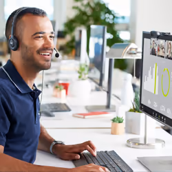 Logitech C270 Webcam HD, HD 720p/30fps, Videochiamate HD Widescreen, Correzione Automatica ‎Luminosità, Microfono Riduzione del Rumore, Skype, FaceTime, Hangouts, ‎WebEx,PC/Mac/Tablet/Chromebook - Vista aggiuntiva 4