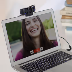 Logitech C920S HD Pro Webcam, Videochiamata Full HD 1080p/30fps, Audio Stereo ‎Chiaro, ‎Correzione Luce HD, Privacy Shutter, Per Skype, Zoom, FaceTime, Hangouts, ‎‎PC/Mac/Laptop/Tablet/XBox‎, Nero - Vista aggiuntiva 5