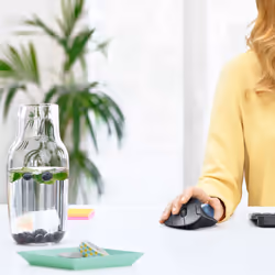 Logitech ERGO M575 Mouse Trackball Wireless - Facile controllo con il pollice, Tracciamento fluido, Design ergonomico e confortevole, per Windows, PC e Mac, con Bluetooth e USB - Vista aggiuntiva 4
