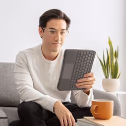 Logitech Folio Touch QWERTY Spagnolo Smart Connector Grigio - Vista aggiuntiva 6
