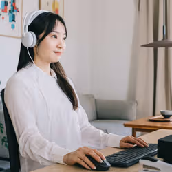 Logitech Zone Wired 2 Auricolare Cablato A Padiglione Musica e Chiamate USB Type-C / USB Type-A Bianco - Vista aggiuntiva 2