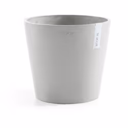 Ecopots Amsterdam è una serie di vasi e fioriere rotonde realizzate in plastica riciclata. Con il suo design affusolato è con ...