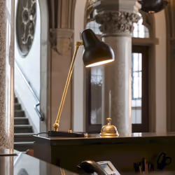 Louis Poulsen 5703411682562 lampada da tavolo Bianco