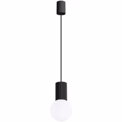 Scoprite HALO, una lampada progettata per diventare il fulcro dei vostri interni. Attira l'attenzione con la sua forma distin ...