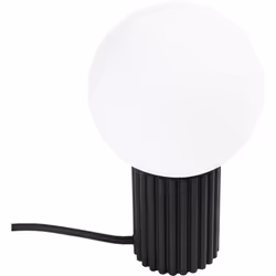 Scoprite HALO, una lampada progettata per diventare il fulcro dei vostri interni. Attira l'attenzione con la sua forma distin ...