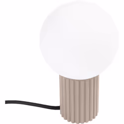 Scoprite HALO, una lampada progettata per diventare il fulcro dei vostri interni. Attira l'attenzione con la sua forma distin ...