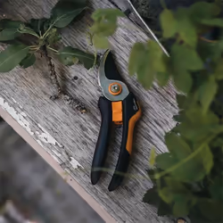 Fiskars Solid M P321 cesoia da potatura Bypass Nero, Arancione