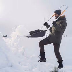 Fiskars SnowXpert Snow scoop Acciaio Nero - Vista aggiuntiva 4