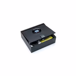 CARATTERISTICHE TECNICHE - Spessore porta: 5 mm. - Spessore corpo: 2 mm. - Serratura motorizzata controllata da un congegno e ...