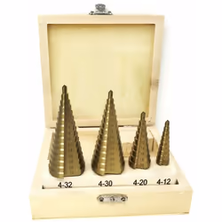 KIT 4 FRESE CONICHE A SCALINI DA 4 A 32 MM Set 4 frese coniche progettato per tutti lavori dove necessità la massima precisio ...