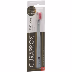Curaprox Spazzolino Velvet 12460 offre una pulizia dentale delicata con 12.460 filamenti Curen extra sottili. La testina comp ...