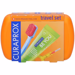 Curaprox Travel Set Kit da Viaggio Orange include spazzolino da viaggio, dentifricio sbiancante da 10 ml e due scovolini inte ...