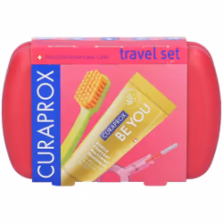 Curaprox Travel Set Magenta è un kit da viaggio con spazzolini e dentifricio adatti per il viaggio. Confezione da 1 pezzo. 