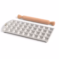 Tavola per ravioli in alluminio pressofuso per realizzare 36 ravioli della dimensione di 3.5 cm per volta. La filosofia del b ...