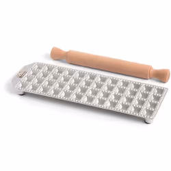 Descrizione Tavola per ravioli in alluminio pressofuso per realizzare 48 ravioli della dimensione di 2.5 cm per volta. Matter ...