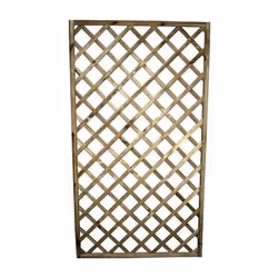 Pannello in legno di pino fresco impregnato in autoclave, tramite un processo in cui si utilizzano sali senza cromo per rende ...