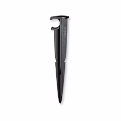 Permette di fissare stabilmente al terreno del giardino il tubo collettore da 1/2” (13 - 16 mm). Blister da 8 pezzi. EAN 8000 ...