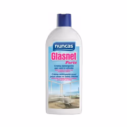 Glasnet Forte è un prodotto specifico ad alto potere pulente, studiato appositamente per detergere grandi vetrate, specialmen ...