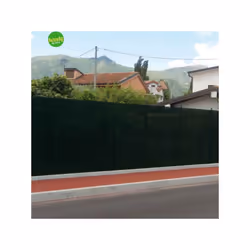 Rete ombreggiante leggera, resistente e multiuso del brand Tenax. Rete tessuta con filo piatto, additivata per resistere ai r ...
