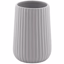 Portaspazzolini Marika grigio. Realizzato in ceramica. Dimensioni: h 11,6 x l 8 x p 8 cm. Peso: 0,296 kg. Anni di garanzia: 2 ...