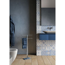 Gedy - Piantana portasciugamani acciaio inox e resine termoplastiche serie Rainbow RA31 Blu Petrolio