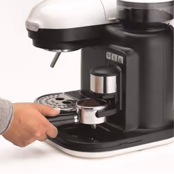 Ariete 1318 Moderna Macchina per caffè espresso con macinacaffè integrato, per caffè in grani e macinato, cappuccinatore per schiuma di latte, 1 filtro, 1080 W, 800 cc, bianco - Vista aggiuntiva 4
