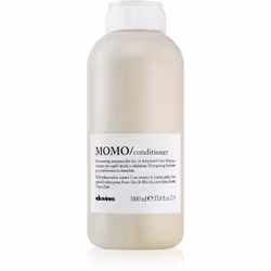 Quando ti lavi i capelli, lo shampoo apre la struttura superficiale del capello – la cuticola. Per questo è importante aggiun ...