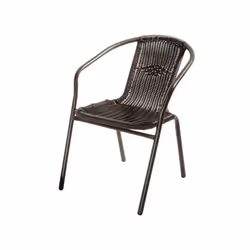 Sedia con braccioli con struttura in tubo di metallo verniciato e seduta/schienale in polyrattan. Misura tavolo: diametro 60 ...