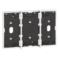 Frame Elettrificato Bticino Living Now 3 moduli Bianco KW8103