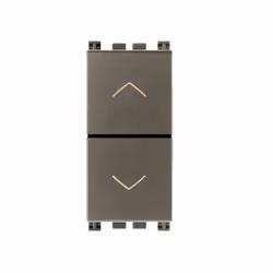 Due pulsanti interbloccati 1P NO + 1P NO 10 A 250 V~, con frecce direzionali, Metal