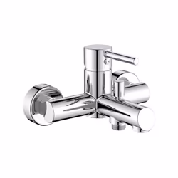 Il miscelatore vasca Serie Cross in ottone cromato è la scelta perfetta per bagni moderni. Dotato di una cartuccia da 35 mm,  ...