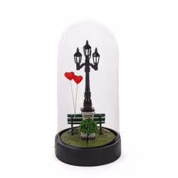 LAMPADA TAVOLO RESINA MY LITTLE VALENTINE MARCANTONIO SELETTI 10469 Una panchina, la luce soffusa dei lampioni, i palloncini: ...